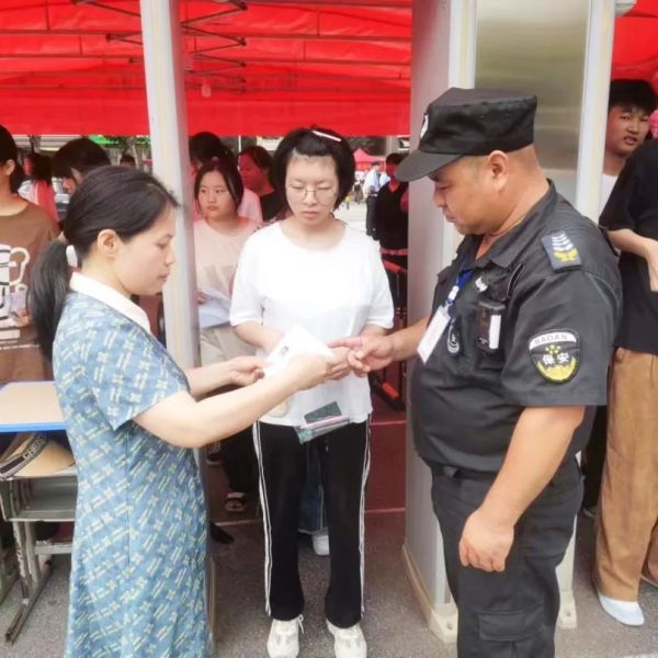 長沙紅光保安服務(wù)有限公司,長沙安保服務(wù),長沙安全服務(wù),長沙非武裝押運,勞務(wù)派遣服務(wù) 長沙紅光保安服務(wù)有限公司,長沙安保服務(wù),長沙安全服務(wù),長沙非武裝押運,勞務(wù)派遣服務(wù)